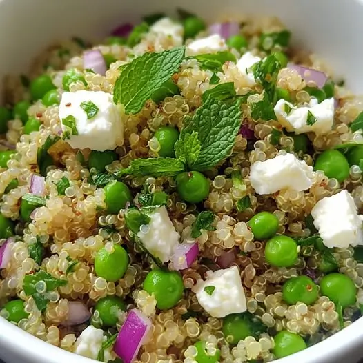 Salade Croquante de Quinoa, Petits Pois et Feta à la Menthe Fraîche