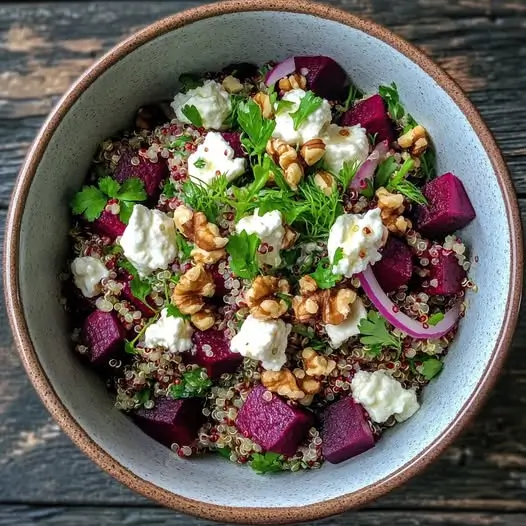 Salade Croquante Quinoa, Betterave et Chèvre Frais
