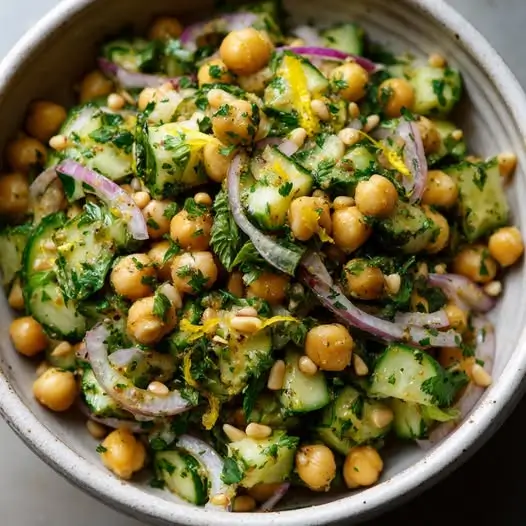 Salade Croquante de Pois Chiches, Concombre et Citron Confit