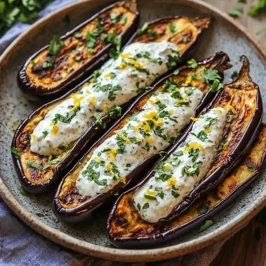 Aubergines Rôties au Four, Sauce Yaourt Citron et Herbes de Provence
