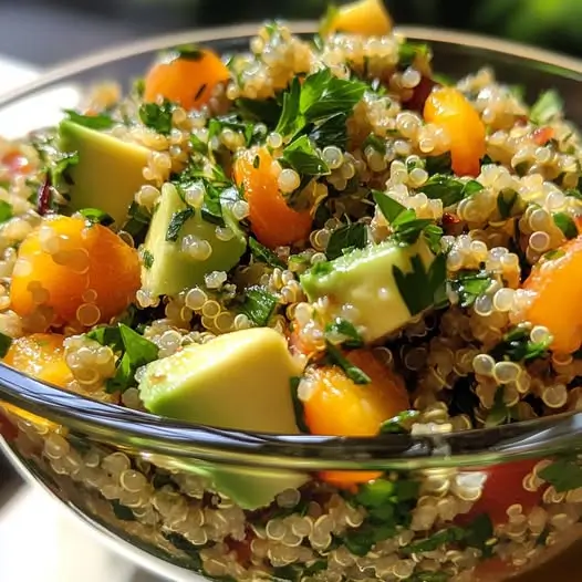 Taboulé de Quinoa aux Herbes, Avocat et Abricot Frais
