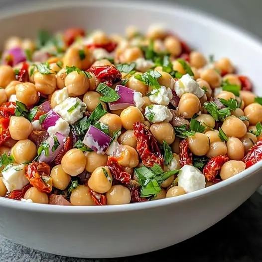 Salade de Pois Chiches, Tomates Confites et Fromage de Chèvre