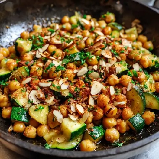 Pois Chiches Sautés au Paprika Fumé, Courgette et Amandes