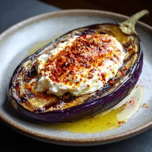 Aubergine Confite au Miel, Piment d’Espelette et Crème de Feta