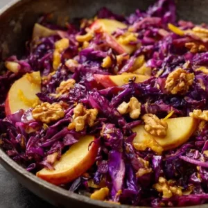 Poêlée de Chou Rouge, Pommes et Noix Caramélisées