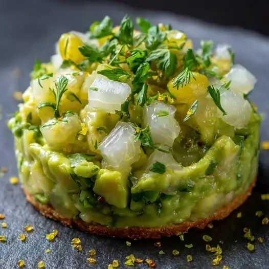 Tartare de Fenouil Croquant, Avocat Soyeux & Éclat de Yuzu