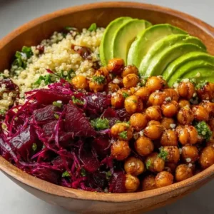 Bowl de Quinoa Protéiné, Betterave Crue & Pois Chiches Rôtis