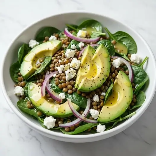 Le Bowl Énergie : Lentilles Vertes, Avocat et Éveil Gingembre