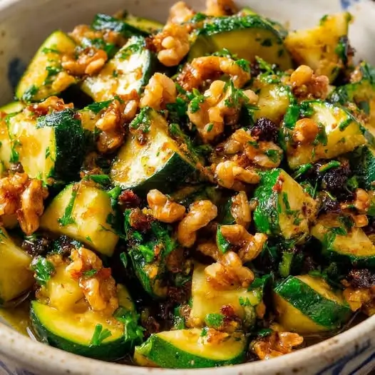 Courgettes Sautées aux Raisins et Noix